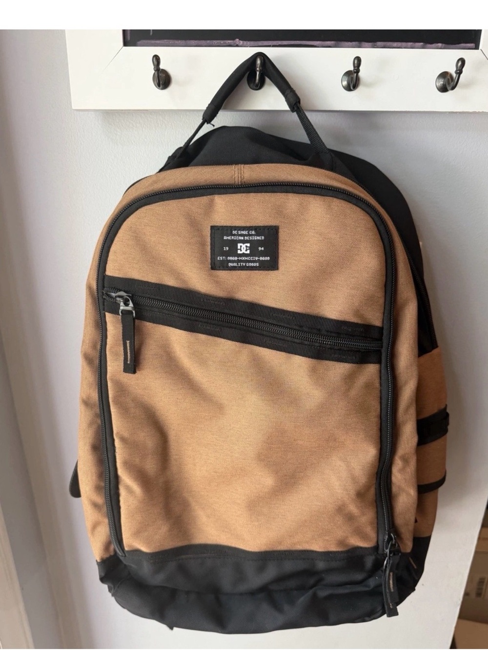 NWOT DC Shoes Tan Black Skate Backpack Padded Laptop Sleeve Multi Compartment